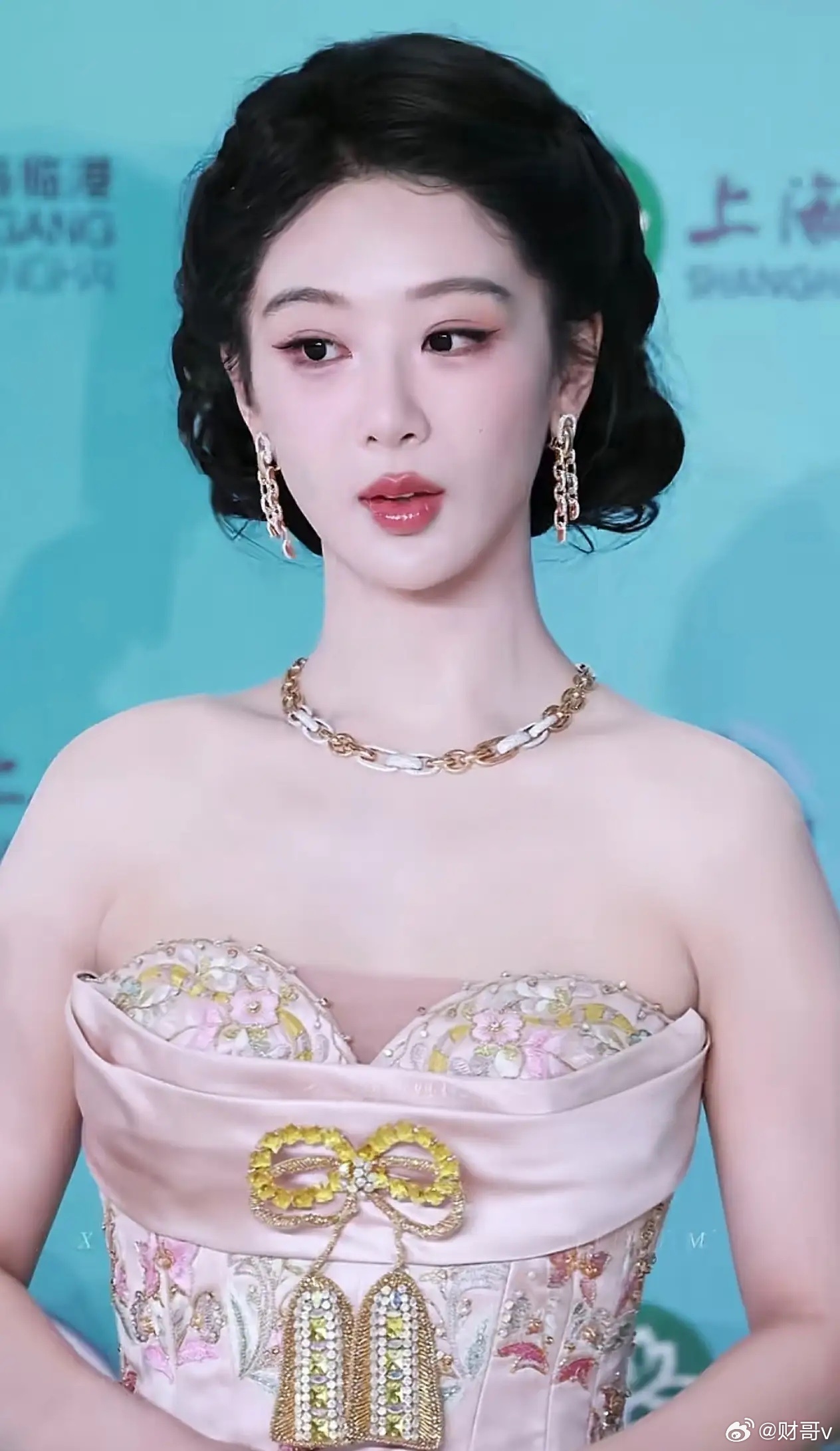 杨紫白玉兰视后姐，评委明确不看热度，只看眼剧，评论区聊聊你心中的最佳男女主角 