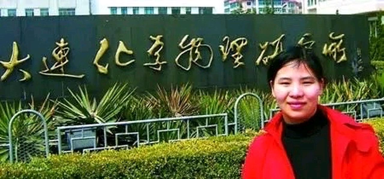 1993年，湖南，16岁女孩考上高中，因家里没钱，只好到县城做保姆，60岁退休老