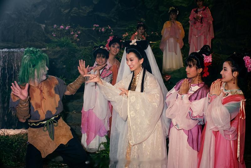 1992新白娘子传奇 填空：白娘子指着蛤蟆精，说了句____