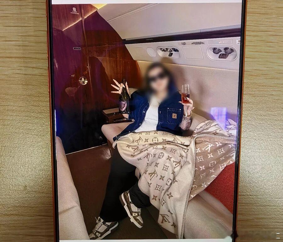 上海长宁警方破获一起诈骗案件犯罪嫌疑人黄某通过虚构身份和业务以高额返利为诱饵骗走