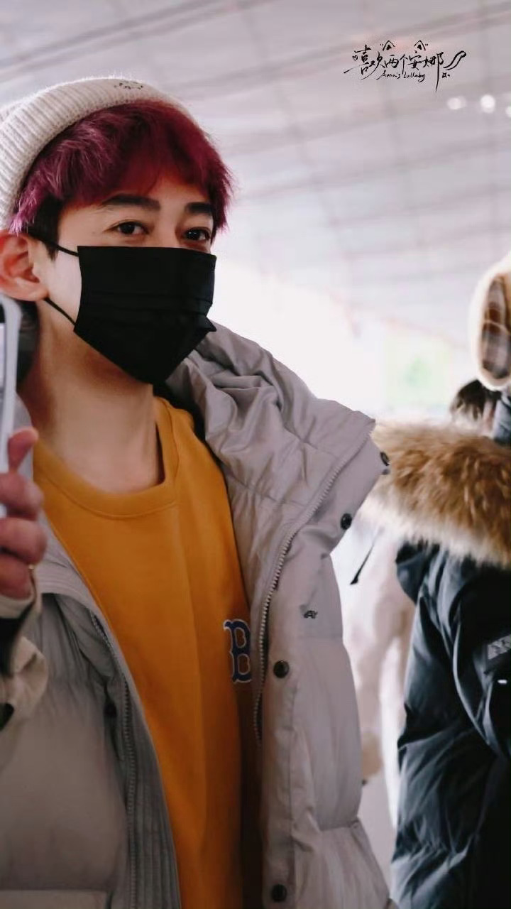 王栎鑫跟着苏醒回西安了西安变成快乐现场！苏醒王栎鑫合体状态佳，偶遇图里尽显老友默