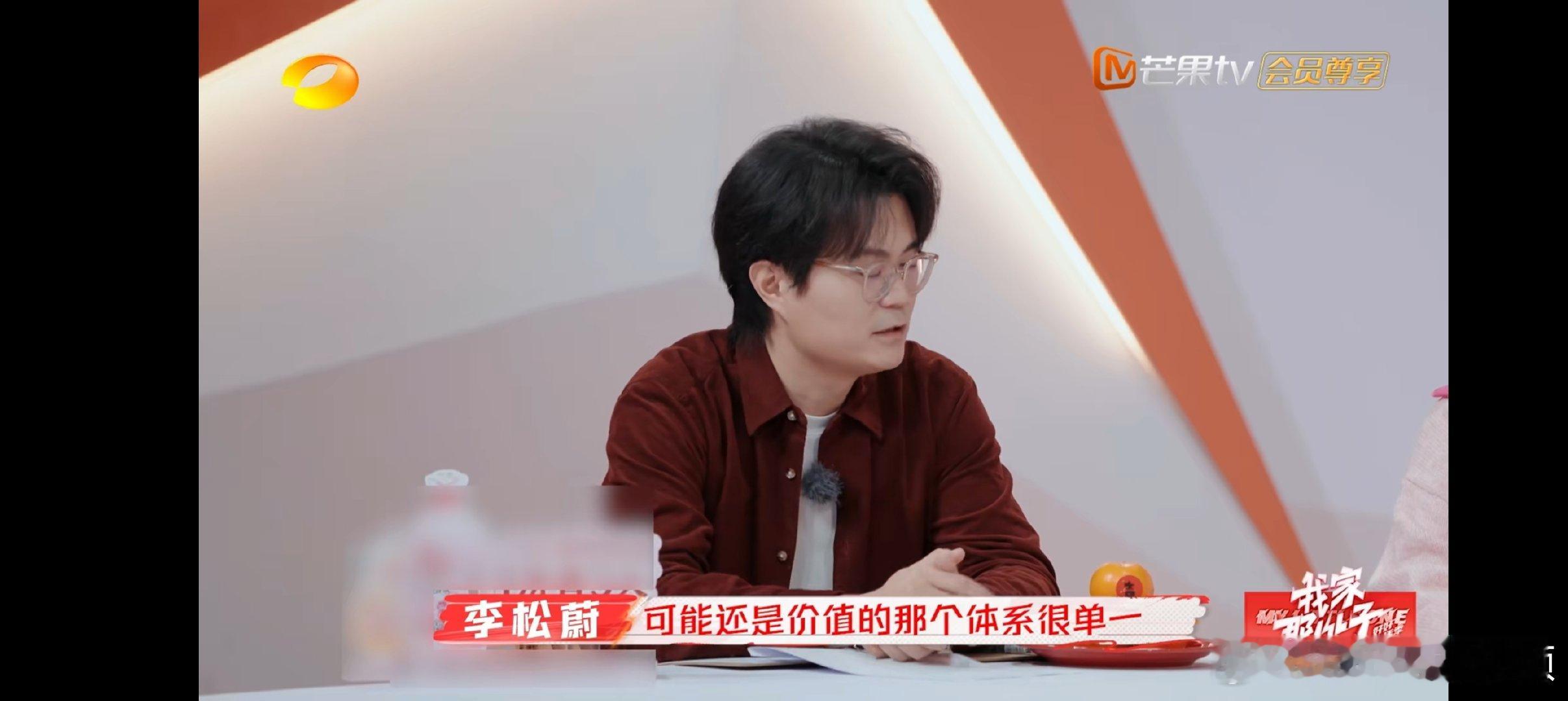 小时候，我们的价值体系被外形主导，忽略了很多其他的美好。但长大后，学会自嘲外形，