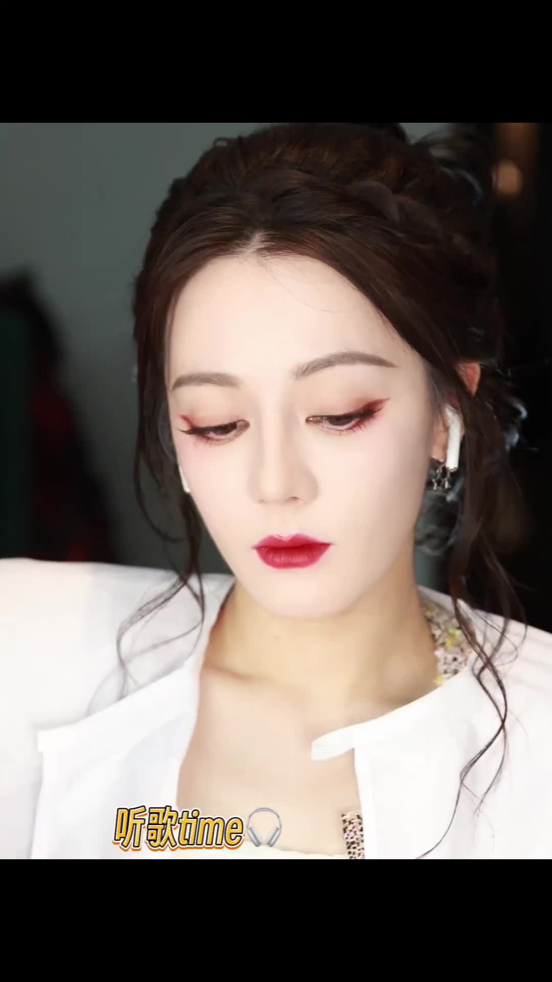 突然靠近