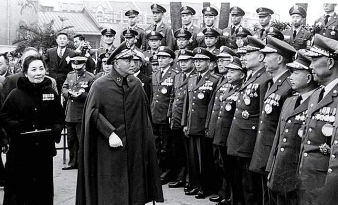 1949年，六十万国军跟随蒋介石渡海赴台，这批士兵大多二十岁出头，原本盼着几年内