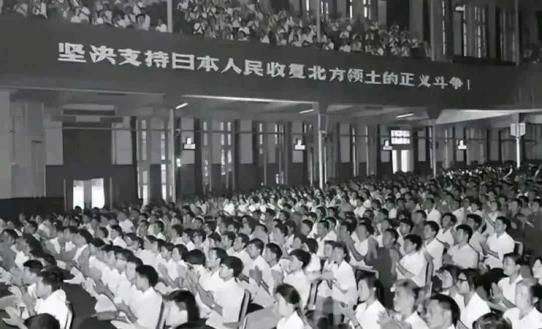 普京首次访问与日本有争议的千岛群岛伊图鲁普岛远东千岛群岛