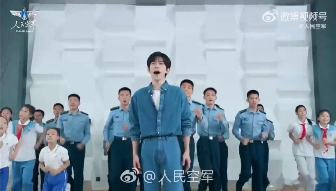 易烊千玺易烊千玺好青春的空军招飞曲🎶清爽音色适配招飞主题曲，褪去厚重刻板，用年