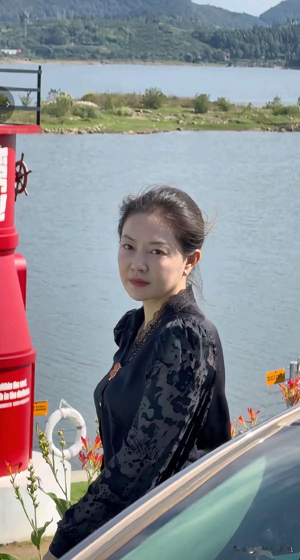 现实中的美女一点不比明星差。