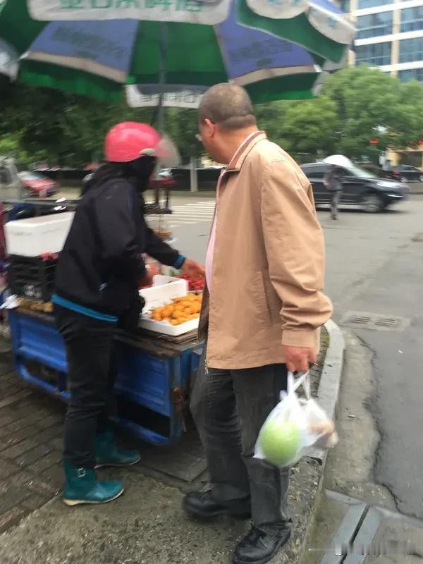 我相信“好人有好报”。善良是一种珍贵的品质，善良的人本本分分、不耍手段，真诚待人