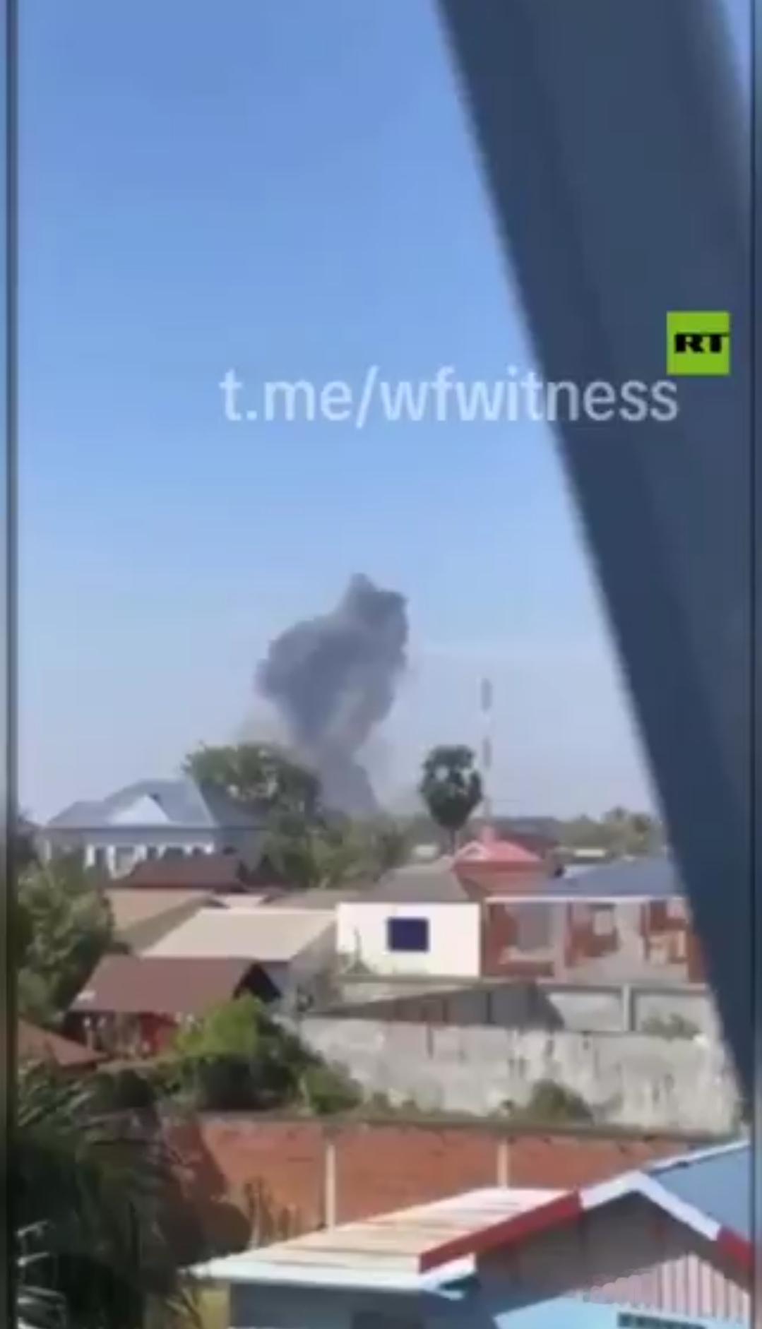 新闻快讯——泰国F-16战斗机对三隆市（Samrong City）发动密集空袭—