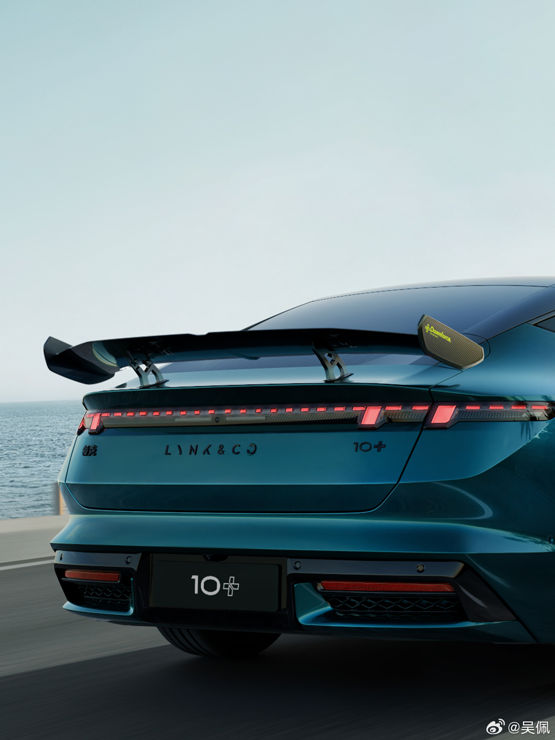 昨天发了领克10+和阿斯顿·马丁vantage“同场竞技”的图片，不少网友对它的