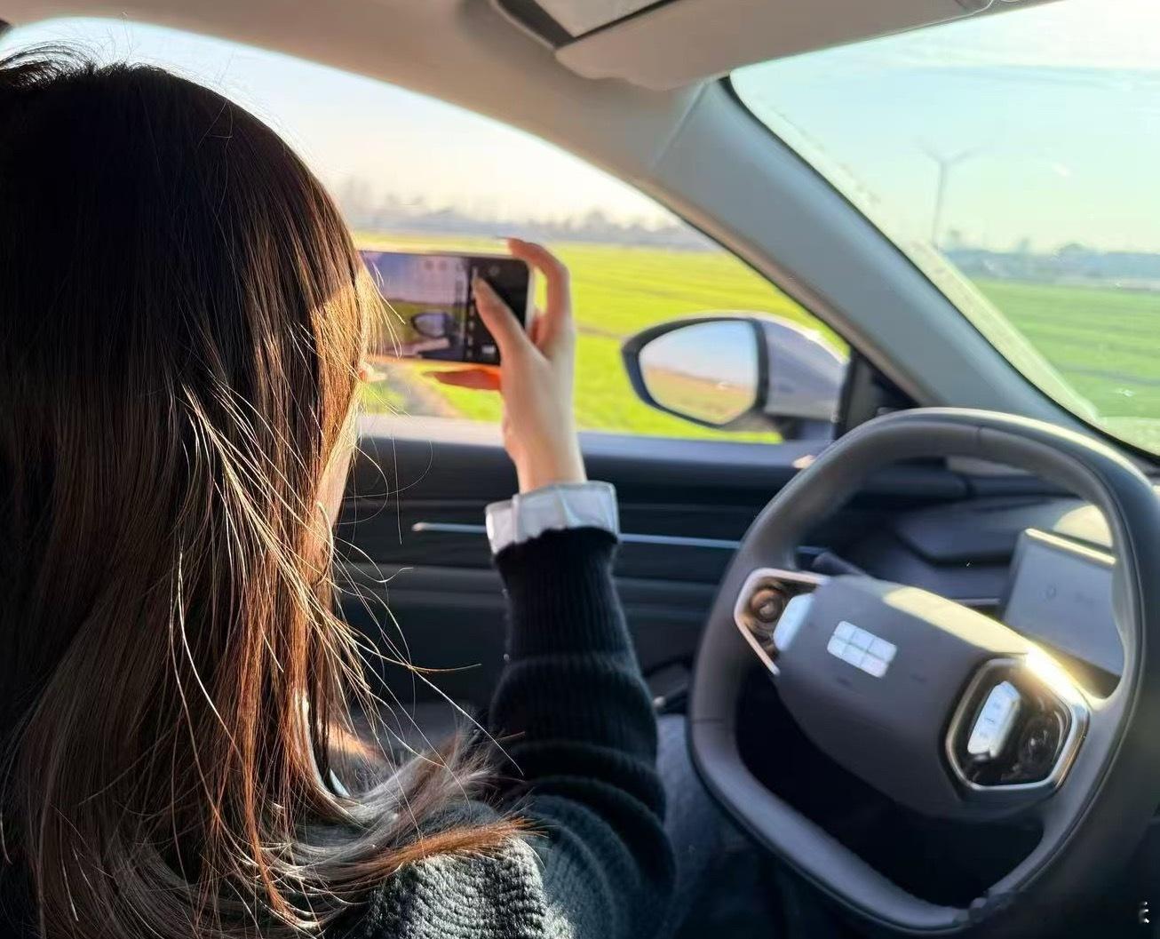 朋友最近刚买了一辆吉利几何，当时也是在星愿跟几何两个来回跳动，第一辆车买个抗造不