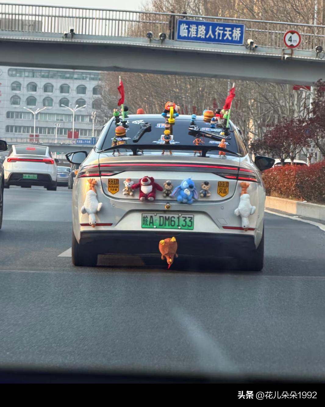 合肥市城区街上最靓的仔，为什么他车外的玩偶都不会被偷呢？