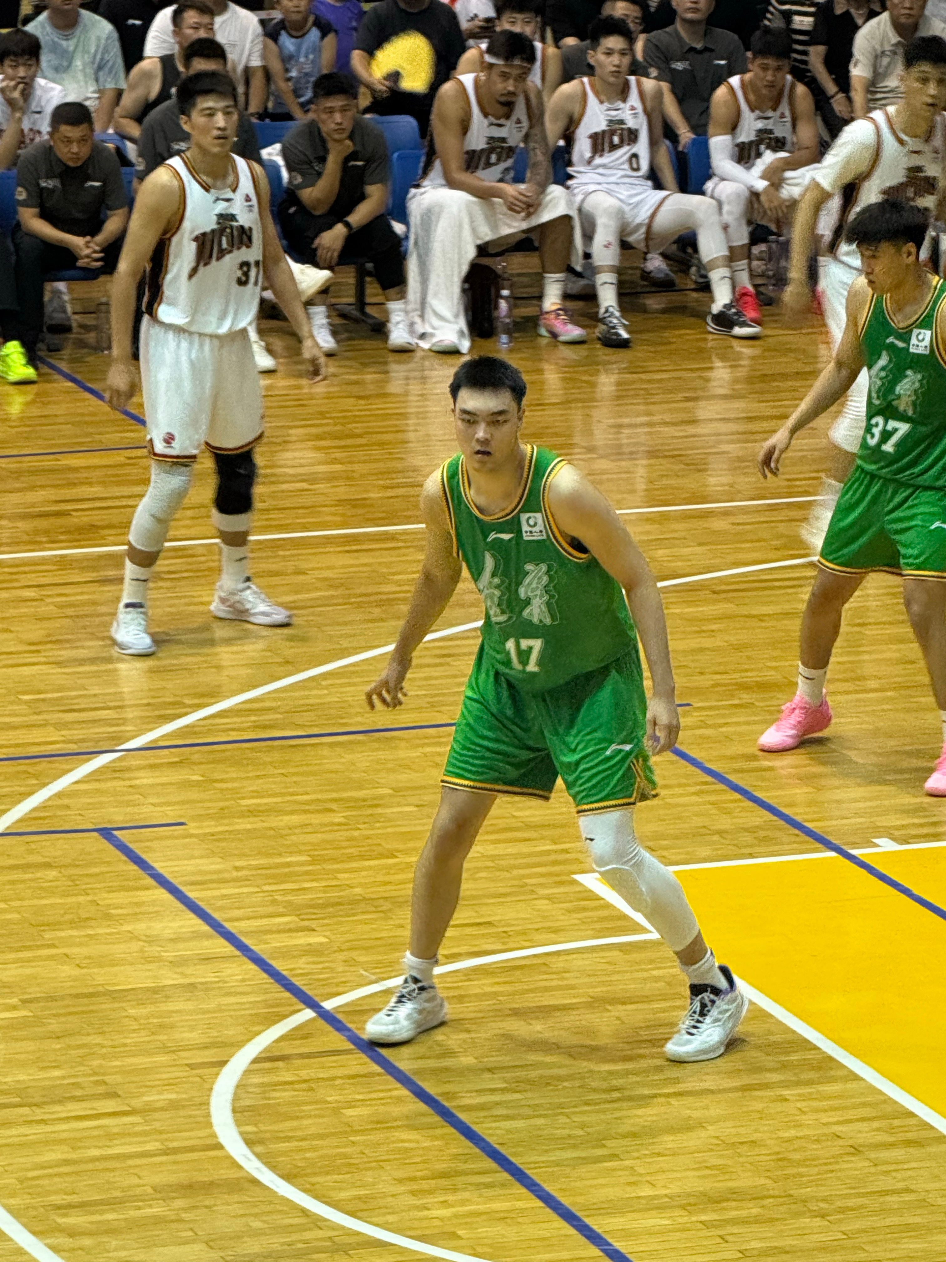 于善元首次代表辽宁一队出场，上场后出手就得分，连续两个回合打成，四分入账！ 