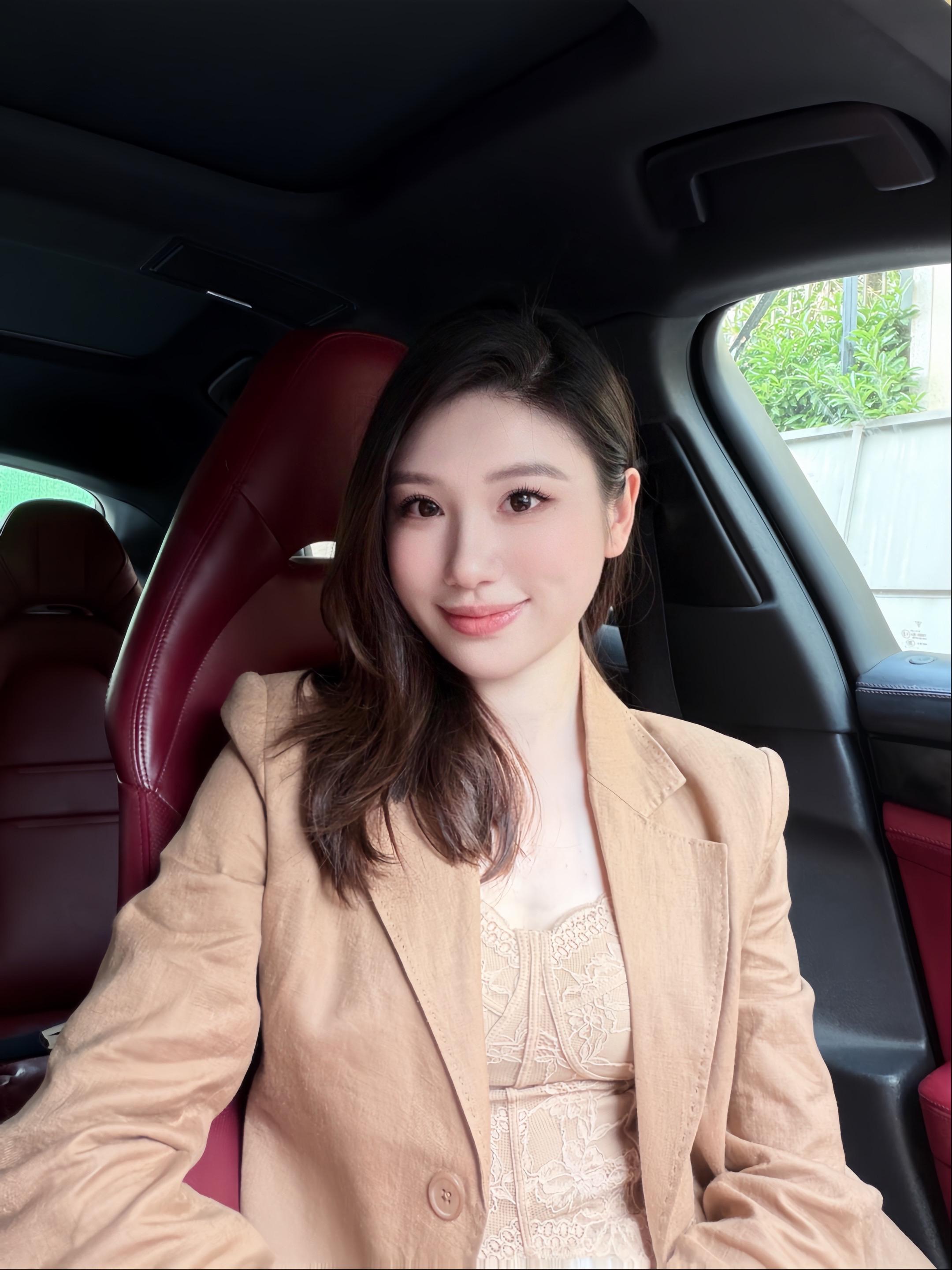 持之以恒去调整自己。每个人都有自己的缺点，如果你害怕它，回避它，它就永...