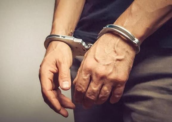 目前中国最棘手的两大难题，压根不是台海博弈、中美较量，也不是中日摩擦、负债压力，