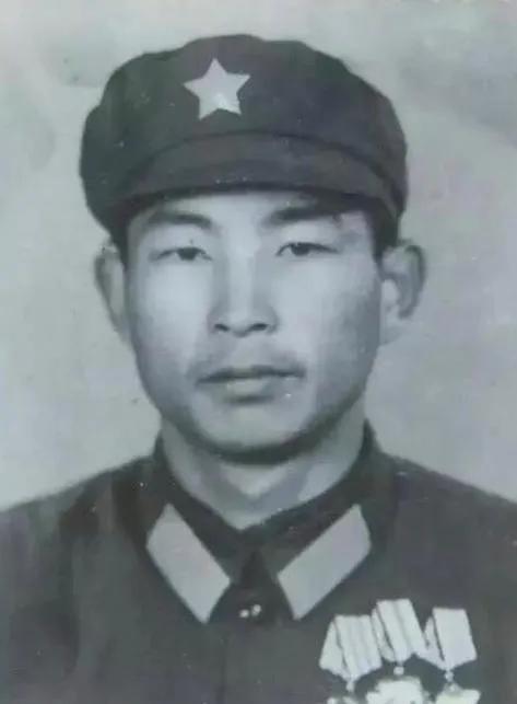 “投降吧，中国娃子！”1980年，南疆前线，战士许明习刚炸毁一处暗堡，就被数倍于