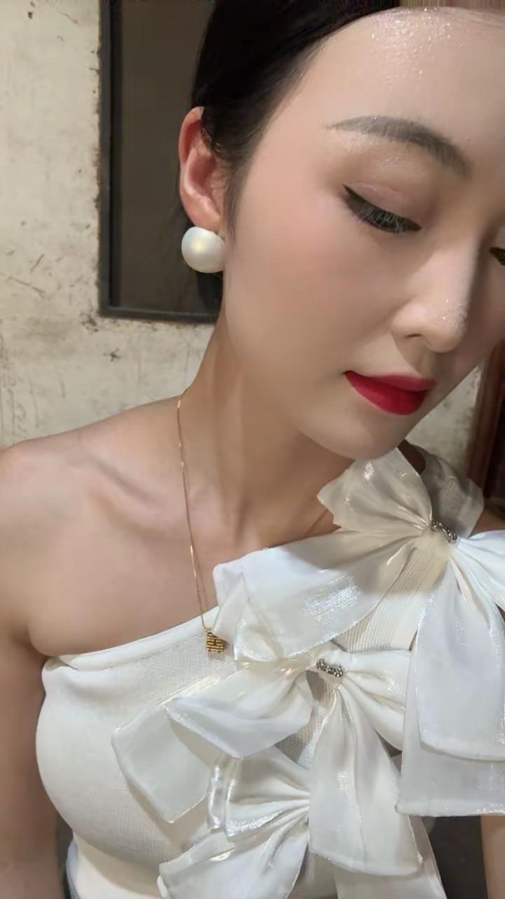 @打扮的理由不是为了见人，而是我今天心情好😌