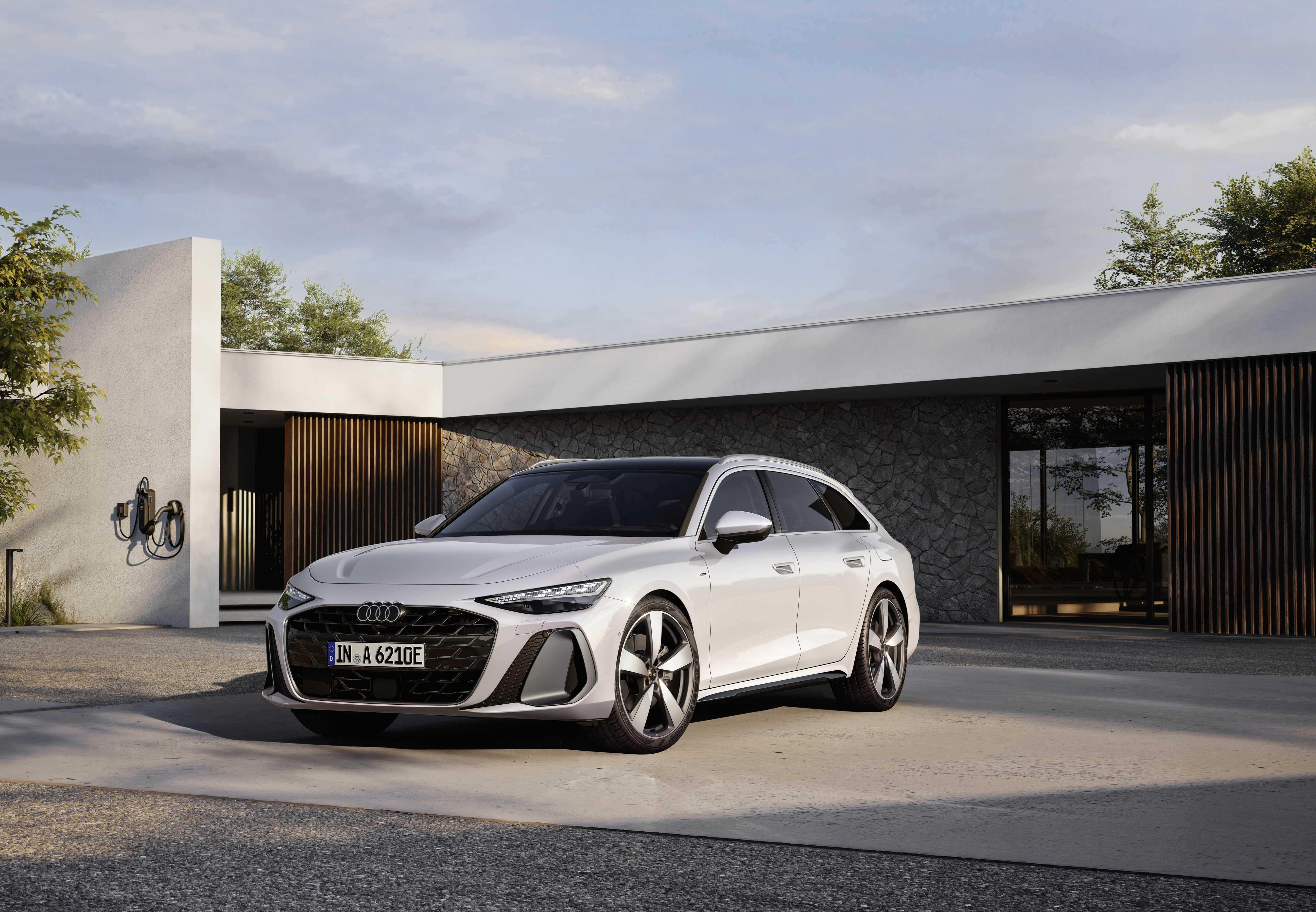 Audi A6 Avant e-hybrid quattro S line奥迪 