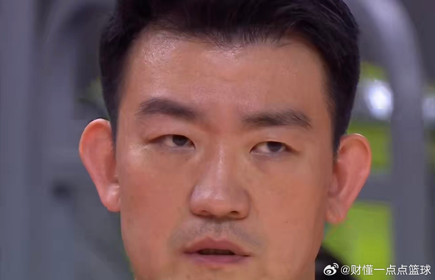 广东宏远在主场以100-80大胜浙江广厦，终结对手连胜的同时，迎来了自己难得的三