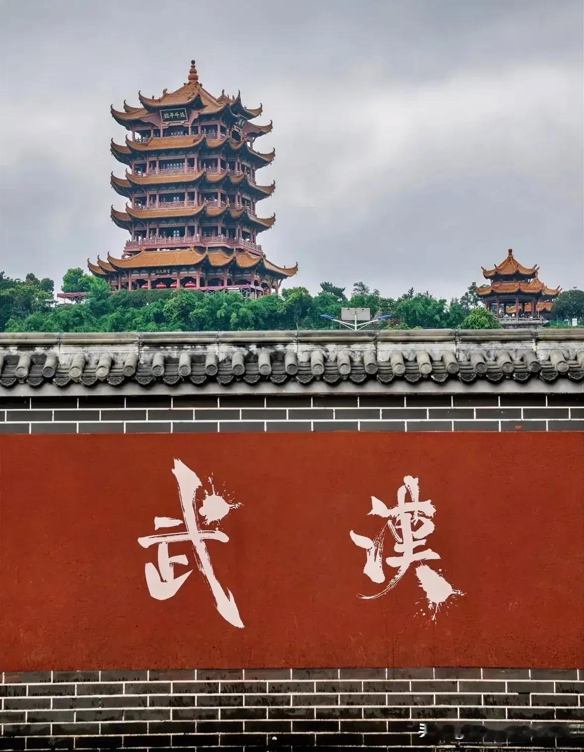 这就是赤裸裸的现实！！！
2020年，武汉GDP为15616.1亿元！
2021