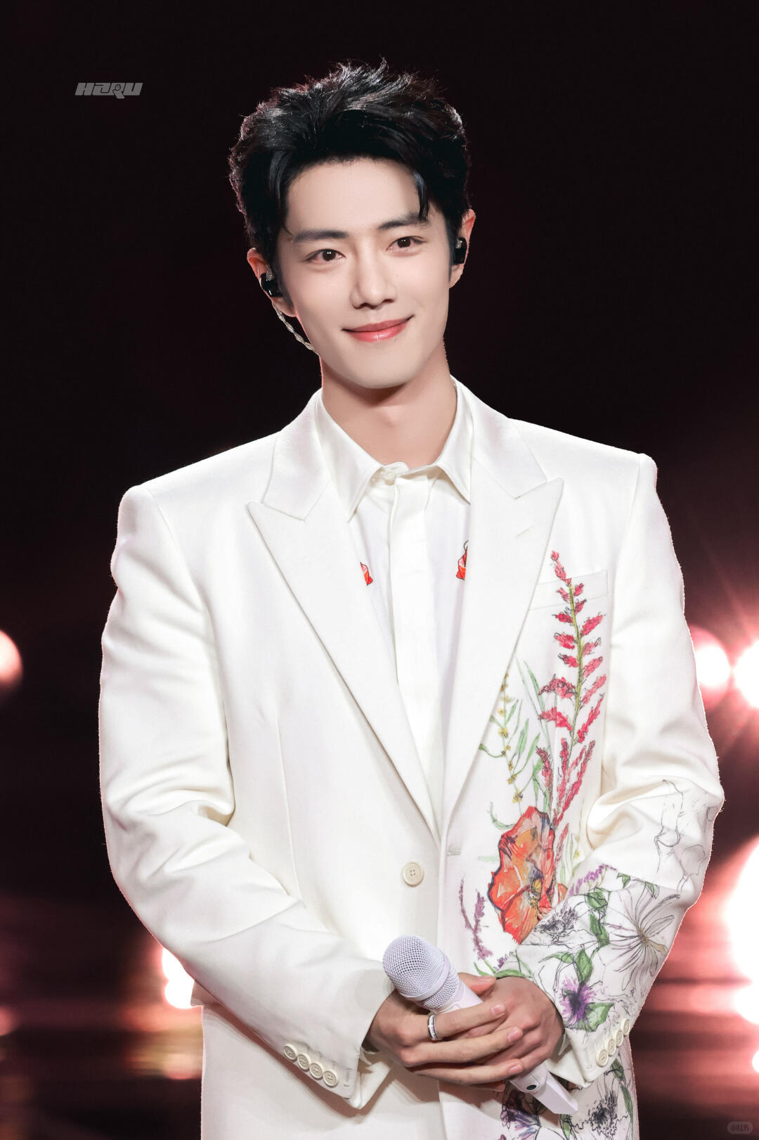 非粉形容肖战自带顶级星味肖战 玉质金相救命！路人视角的杀伤力才最大！没有粉丝滤镜