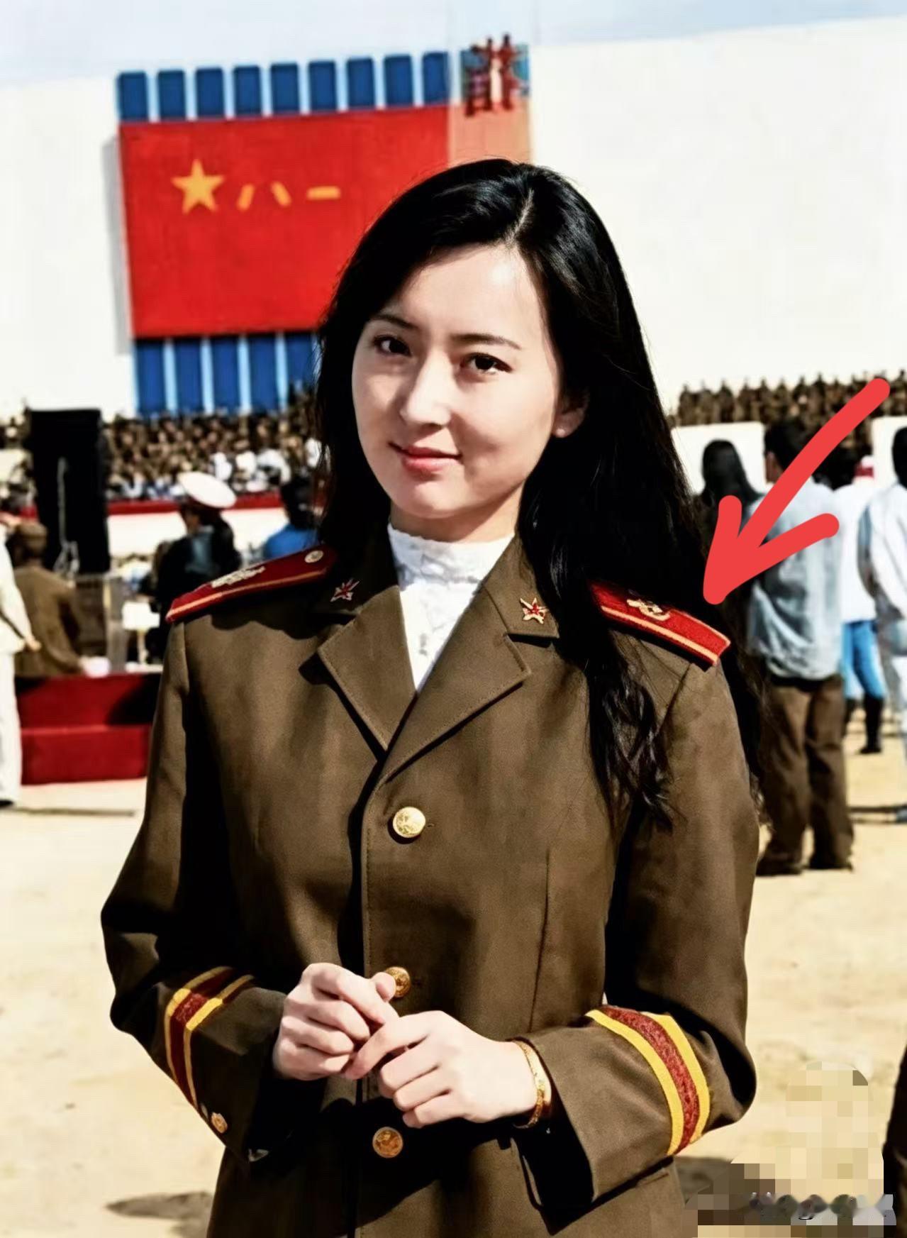 果然环境改变人！瞧，“林黛玉”走出大观园，投身人民军队后，瞬间显得明朗而丰盈！