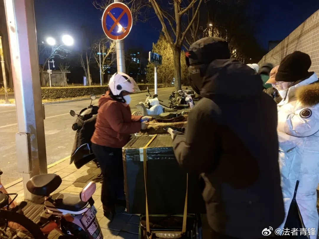 鹅腿阿姨售卖鸭腿情况通报这个通报是市场监督局发出的，这个部门是行政执法部门，职责
