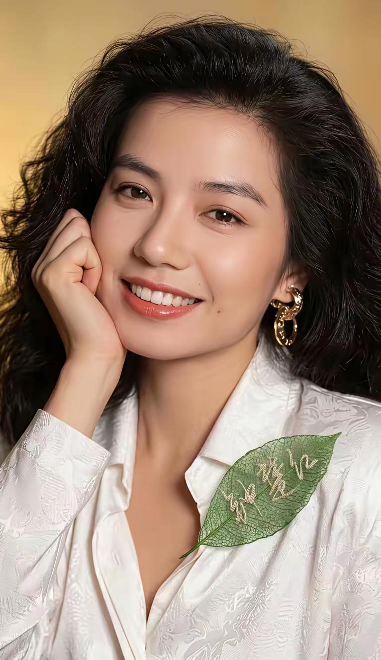 你知道被称为东方玛丽莲梦露的是谁吗？对的，她就是钟楚红，她的美与所有的美女们都不