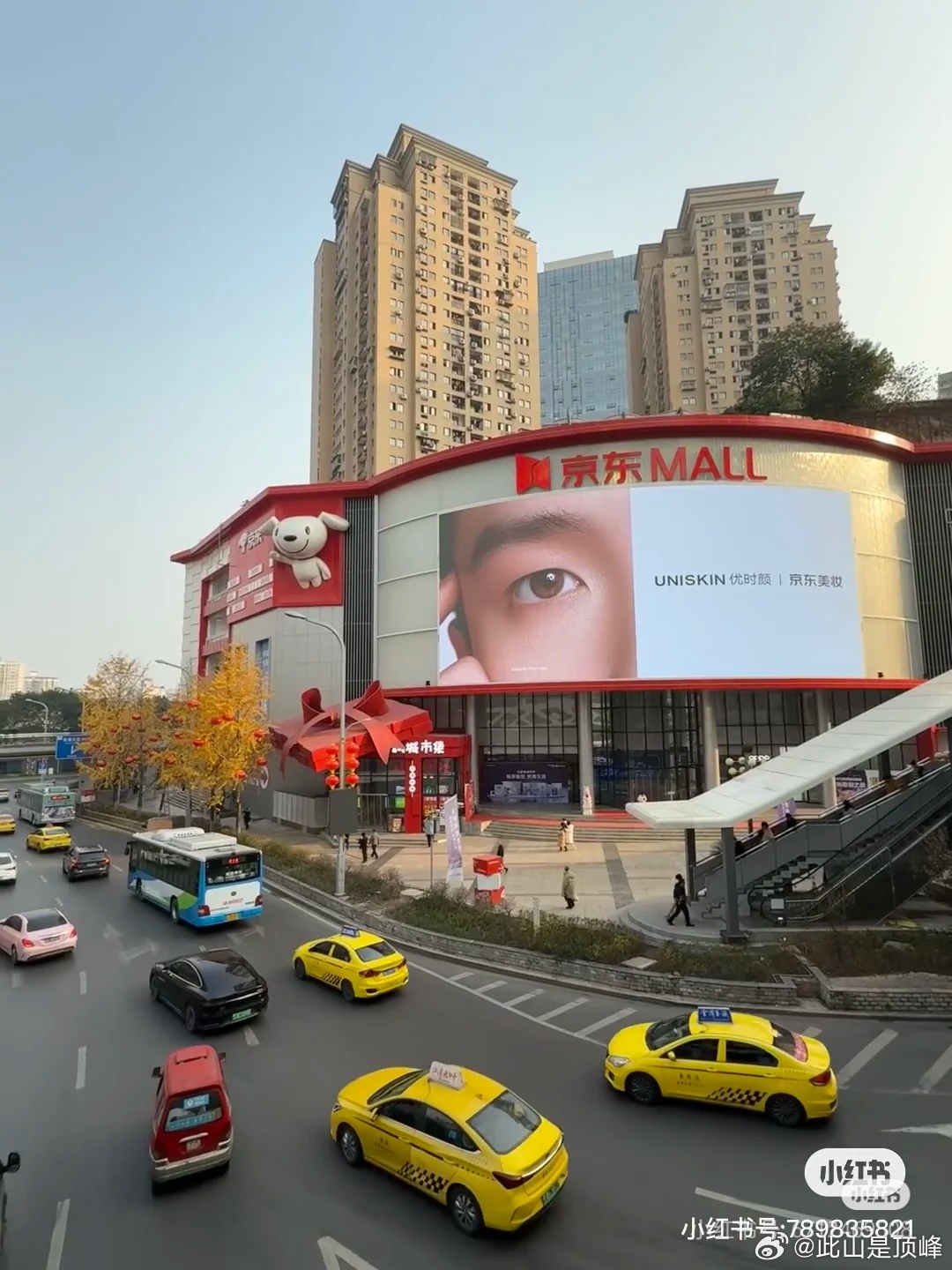 梳理王楚钦被怼脸拍照事件 哎呀，一到半夜就有人买黑，来黑王楚钦啊，太过明显了吧。