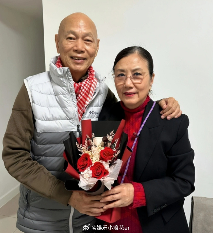 汪明荃回应罗家英四度患癌汪明荃尊重罗家英放弃化疗 据港媒，6日，受访回应老公四度