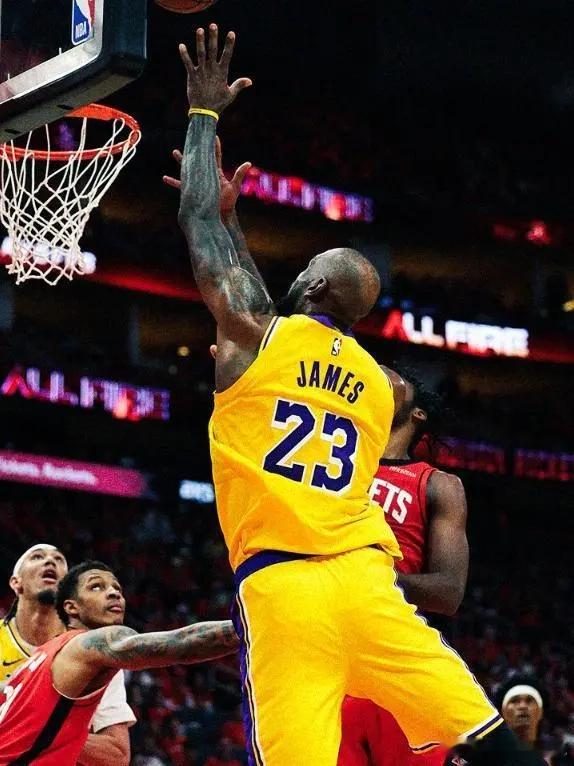 北京时间5月2日，NBA季后赛继续进行，湖人客场98-78击败火箭，以4-2的总
