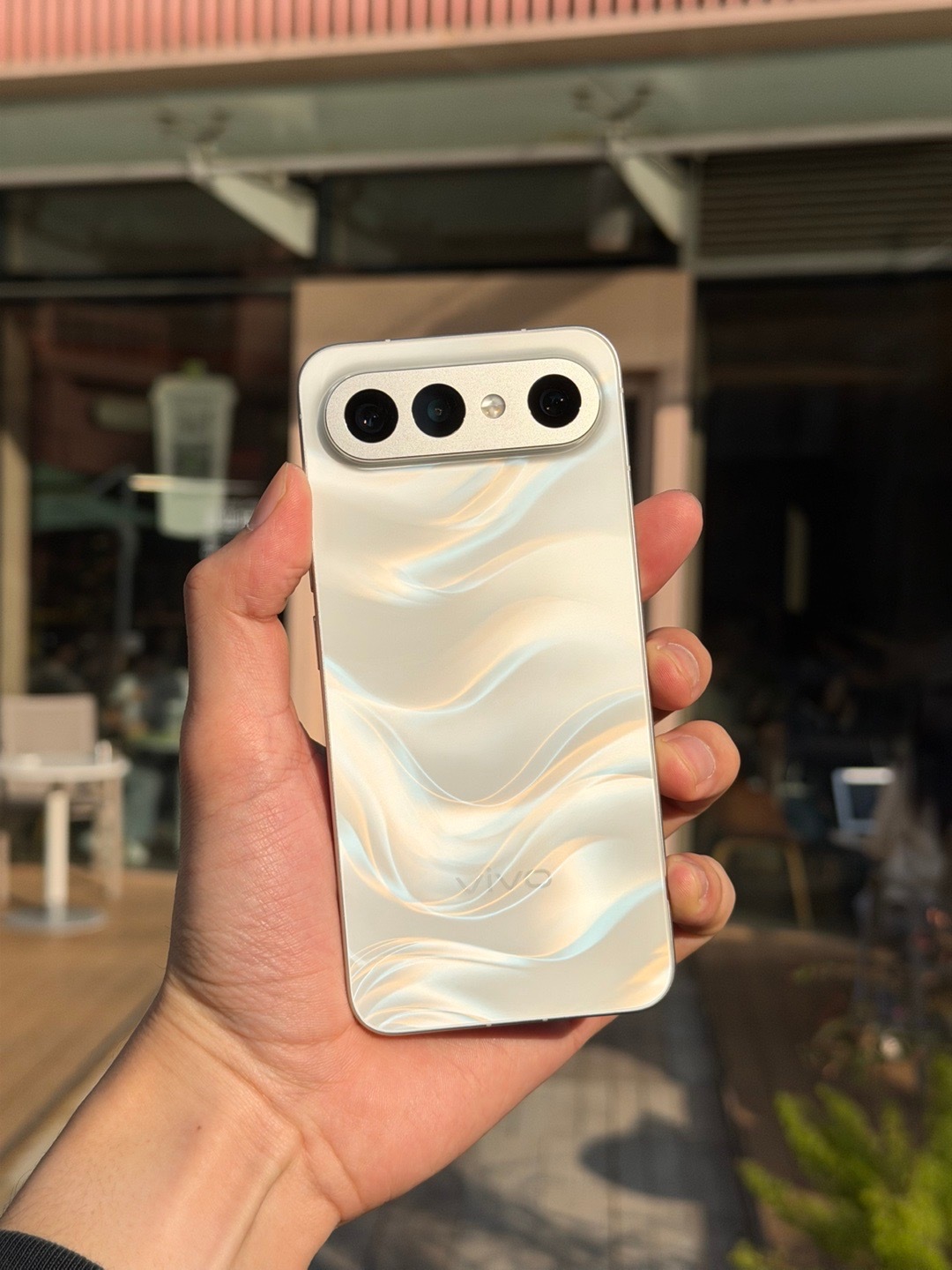 vivo S50 Pro mini〈告白〉配色真的很特别的这个背板可以说辨识度直