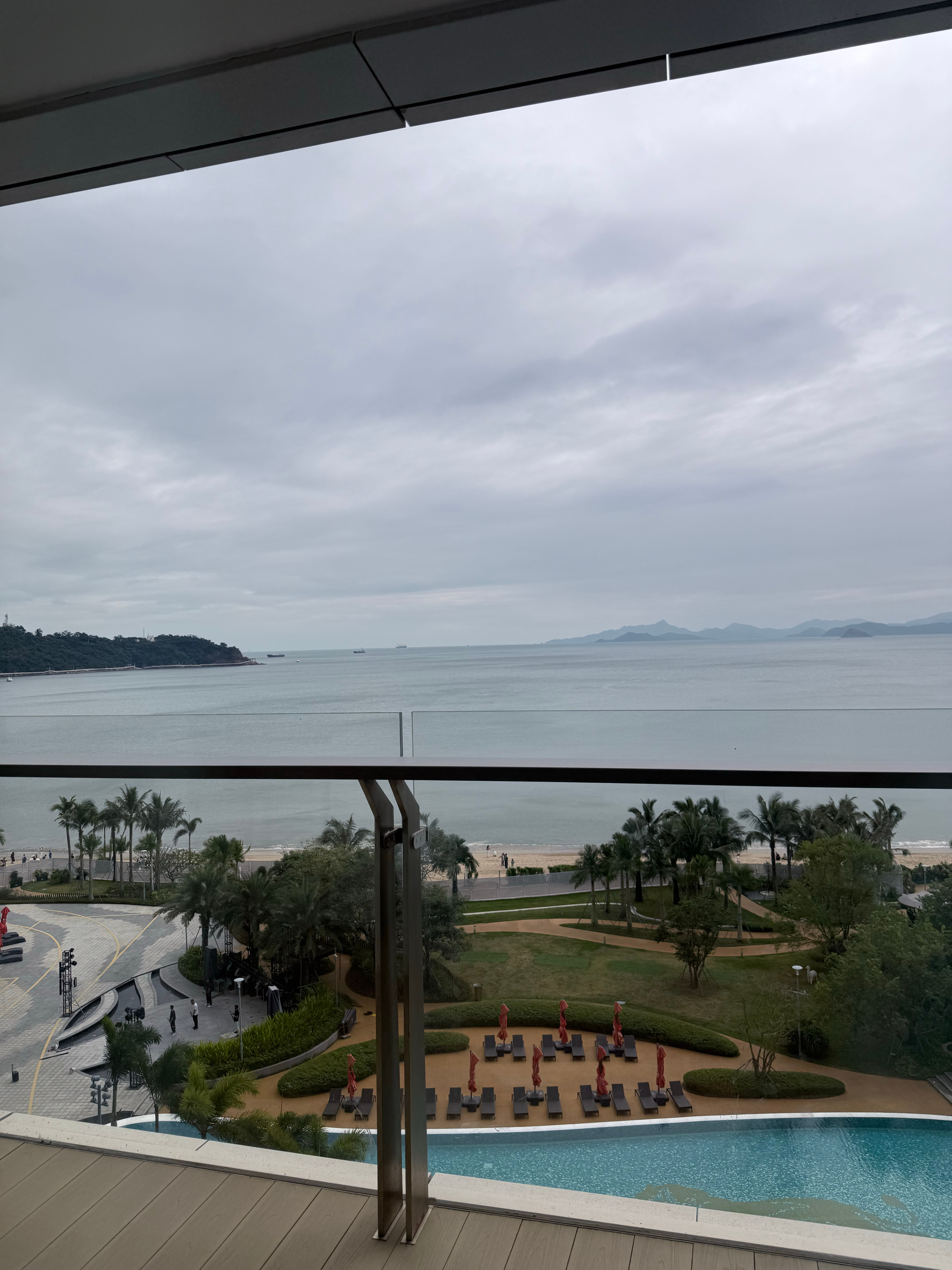 来深圳明天试驾岚图泰山了岚图今年出的车我都很喜欢轿车suv mpv等等都挺不错而