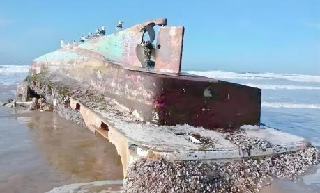 航母才是最大捕鱼船？一位从事了大半辈子海上捕捞作业的渔民表示：辽宁舰每次回港都会