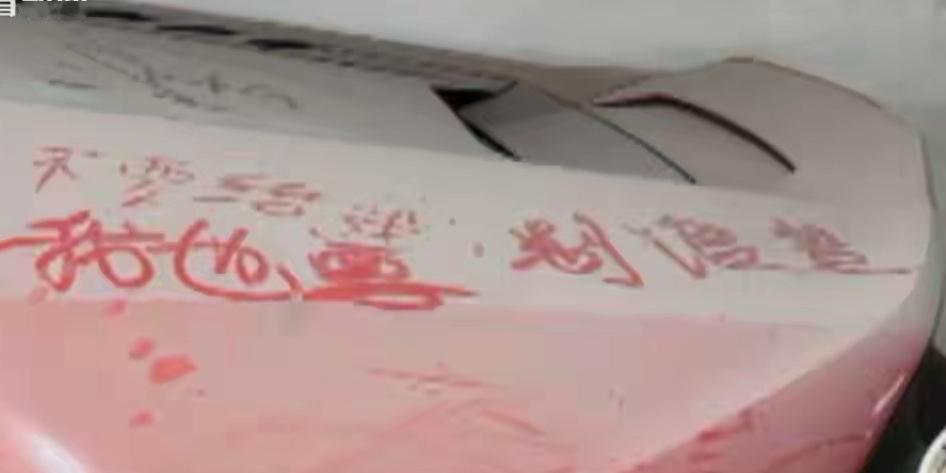 “心真大！”上海，女子出国留学，将400万的兰博基尼停在了小区地下车库，2把钥匙