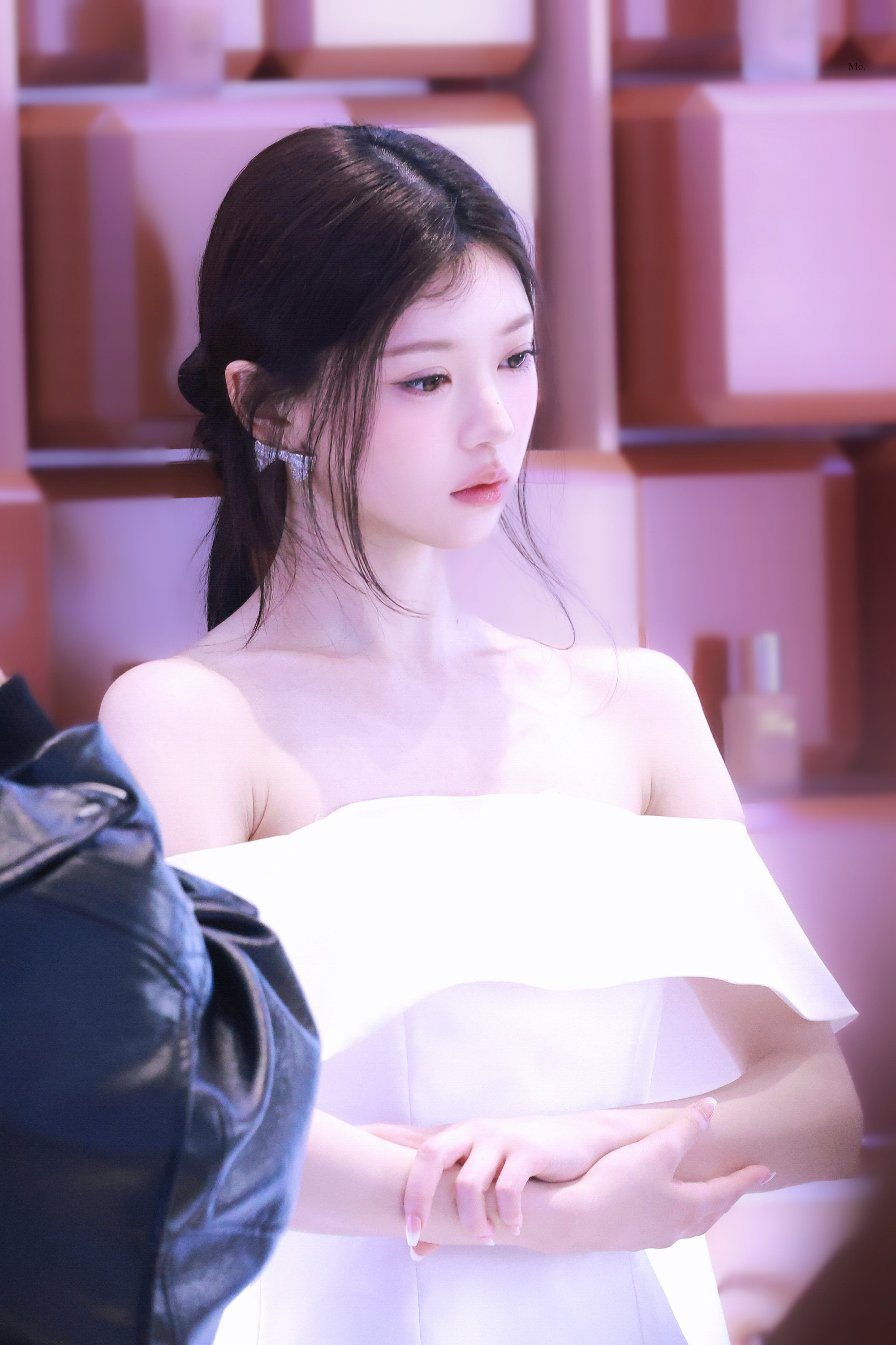 愚人节站姐团建 【境萌花】如果这组照片拟物的话 应该是樱花的的花蕊上 盛着颗状若