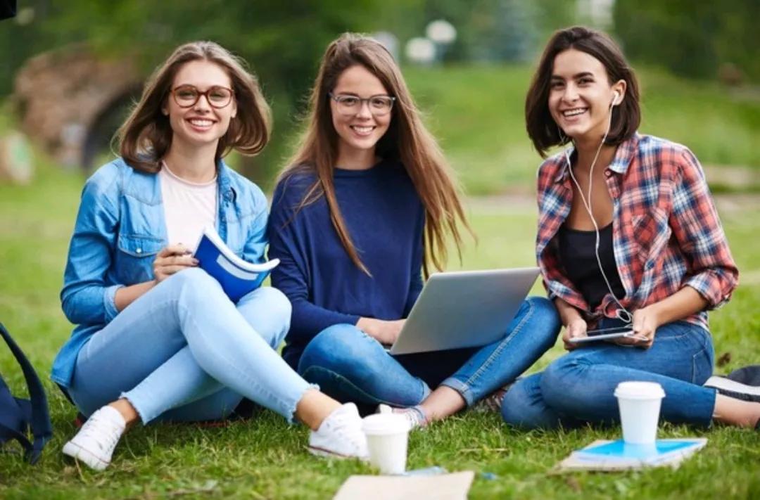 #秋日生活打卡季#口腔医学专业毕业生在一二线城市的薪资待遇存在较大差异，具体情况