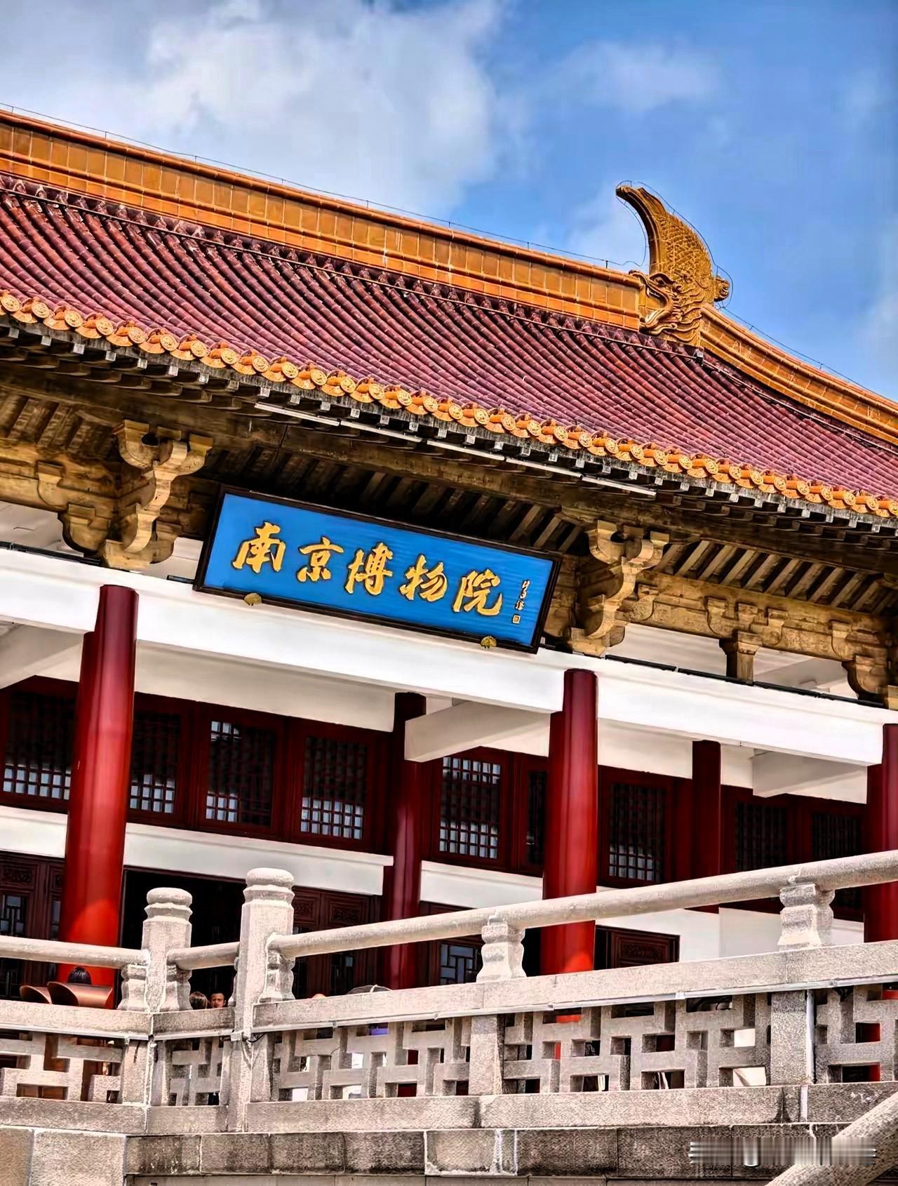 大快人心！
事情过去九个月，
南博文物盗卖案终于有了处理结果。
尘封几十年的旧案