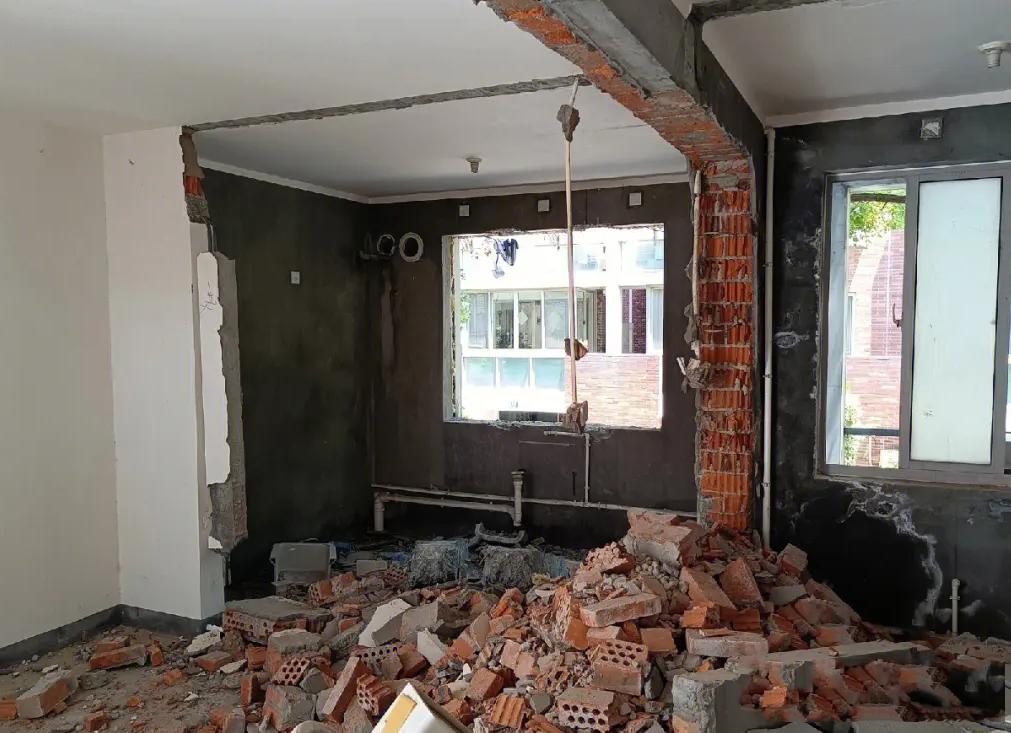 山东青岛，我正值升官的重要考核期，没想到老领导竟然用两箱茅台酒来考验我，我主动归