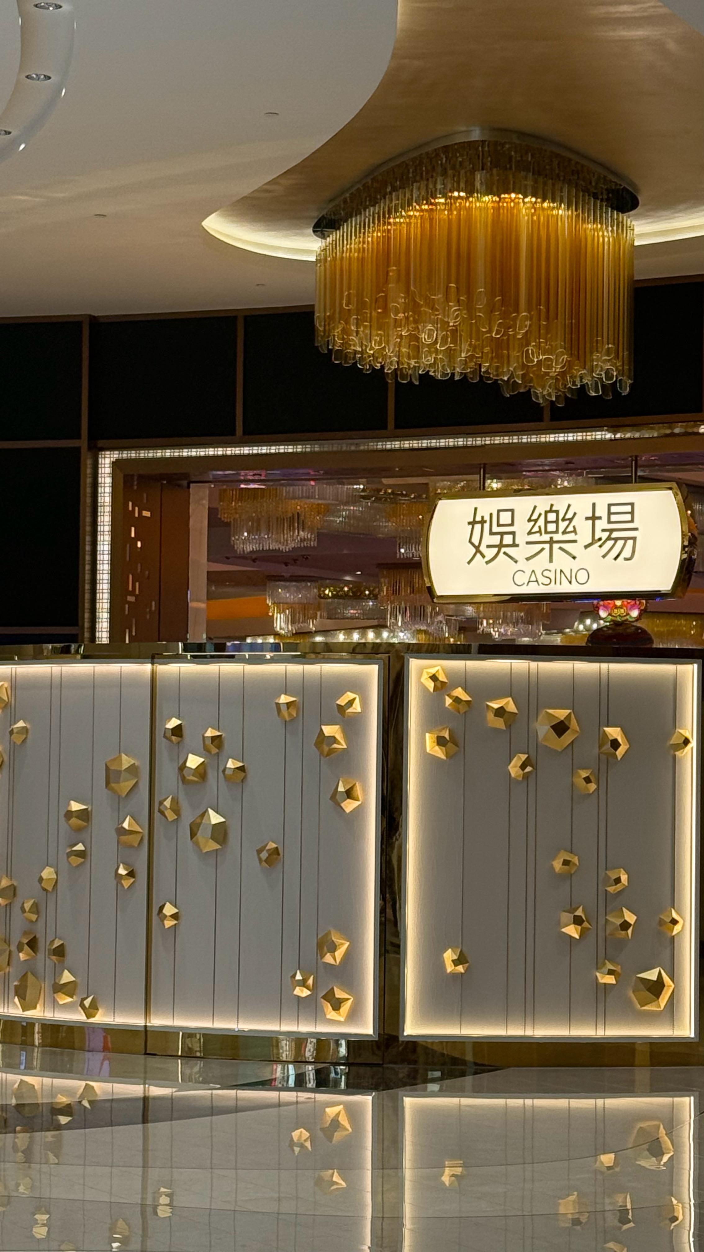 纠结要不要进去听说 进去搏一搏，单车变摩托？[微笑]想了想，算了[摊手] 