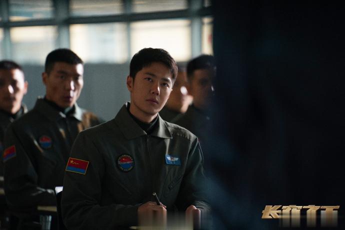 #人民网评长空之王#【人民艺起评：“真实”燃爆《长空之王》】截至北京时间5月3日