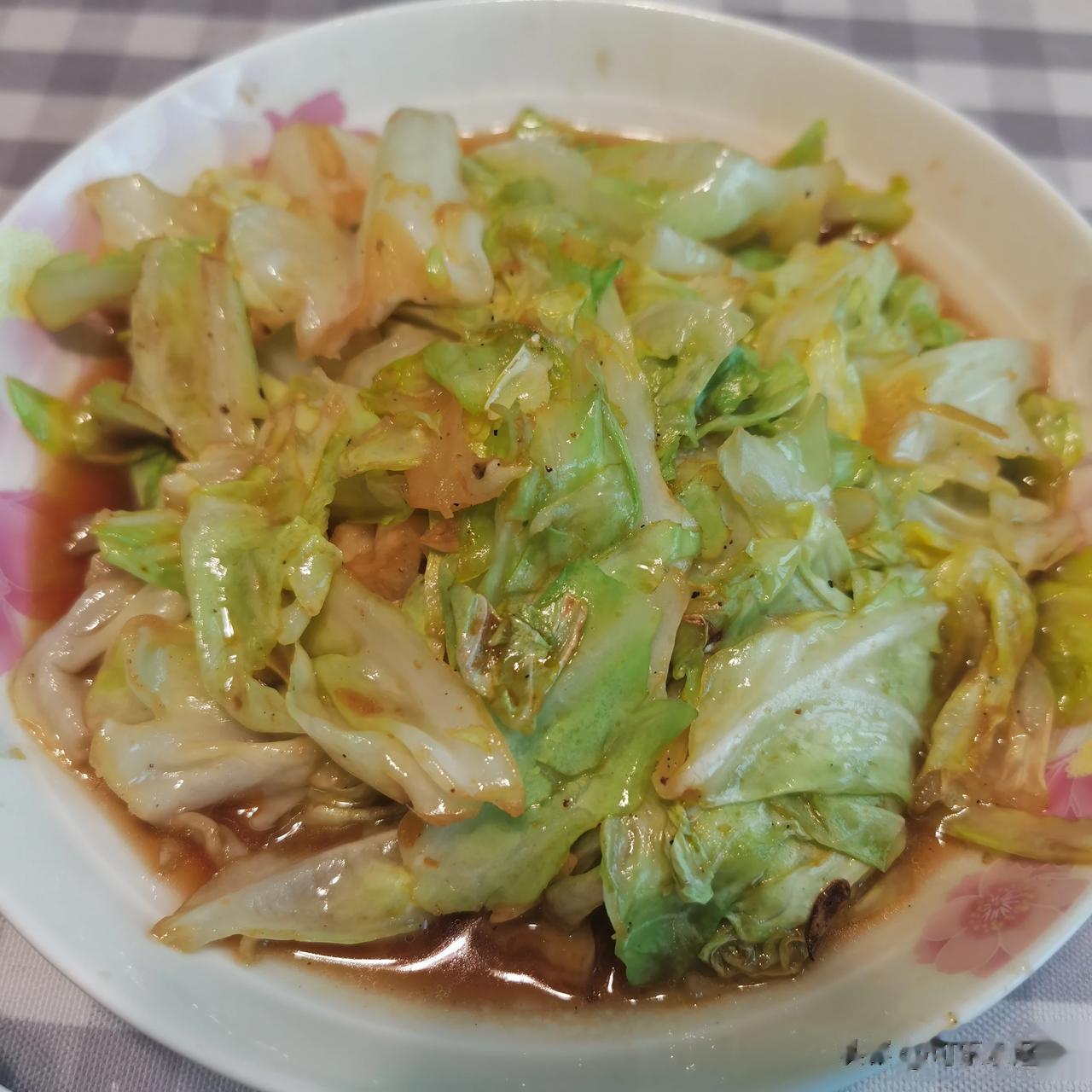 #晒晒我的拿手菜# 
青菜补充维生素,提高免疫力。少了浓 味的大鱼大肉,便远离了