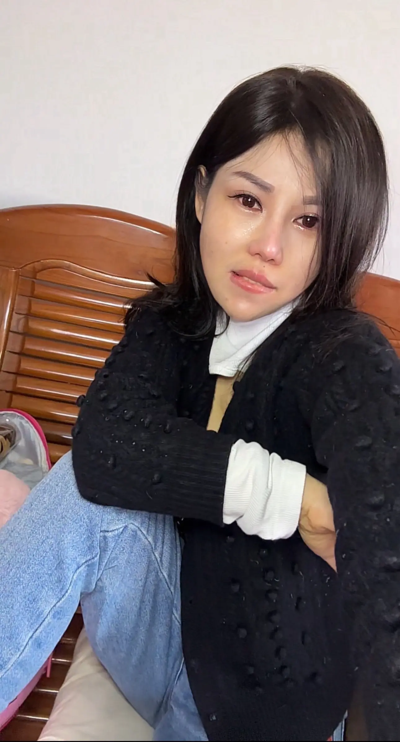 这位老人是我的父亲。我没有成为他的骄傲…他身体不好，但他还要起早贪黑去...