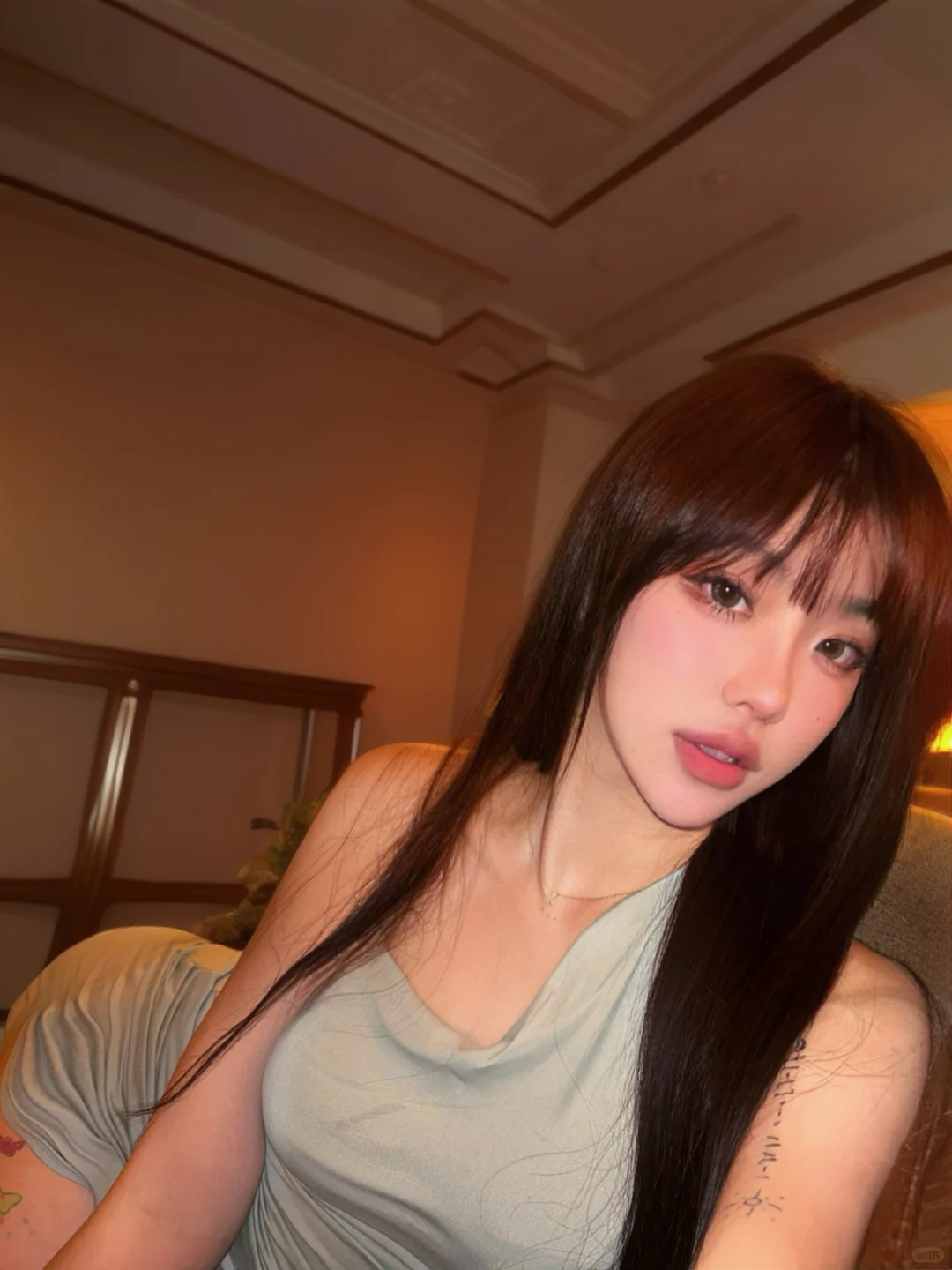 你别哭了 烦死了