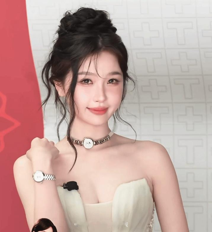 虞书欣这是请到了什么妆造团队，最近几次的造型真的非常亮眼啊 