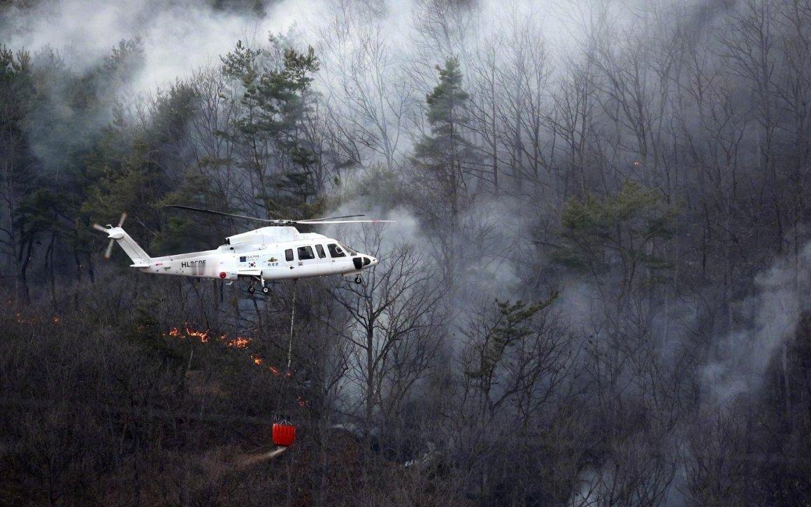 从媒体的报道来看：韩国东南部地区自2025年3月21日起因大规模山火持续蔓延，导