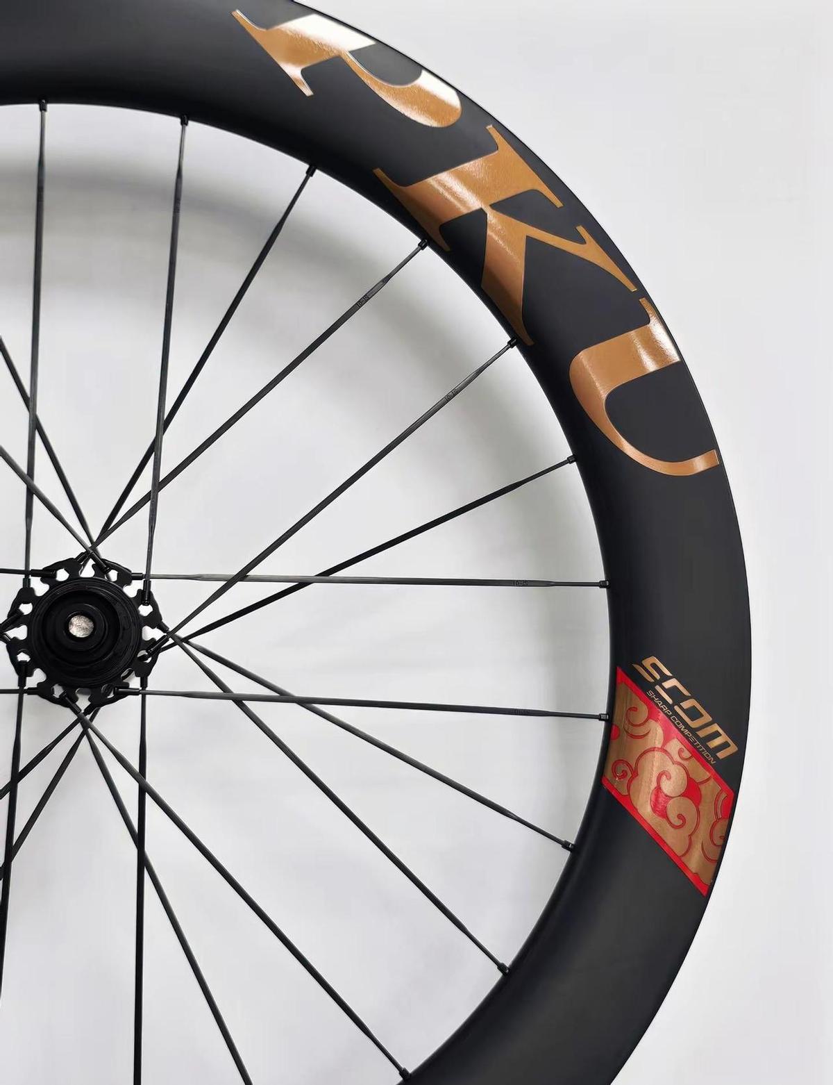 转圈圈转累了，自己窝点休息三天。
不是车不行，是轮组太懂人。
SCOM这轮组，轻