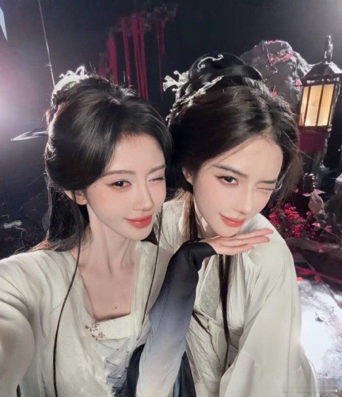 何丹彤说鞠婧祎很香 何丹彤的形容太绝了！雪后氛围叠加三重香味，花香、果香配木质调