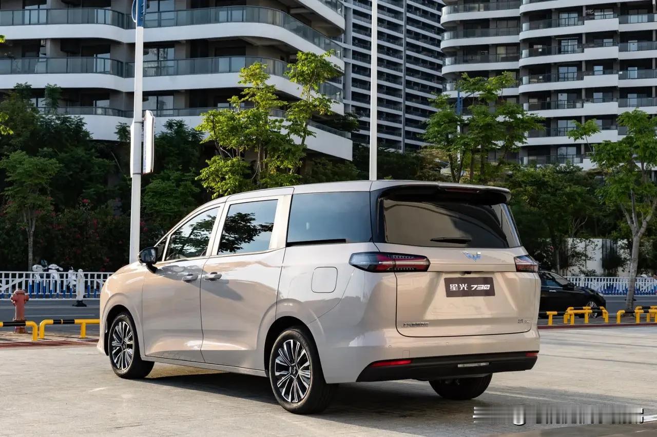 这就是赤裸裸现实啊！
油车1年油费——10000元！
电车1年电费——1000元