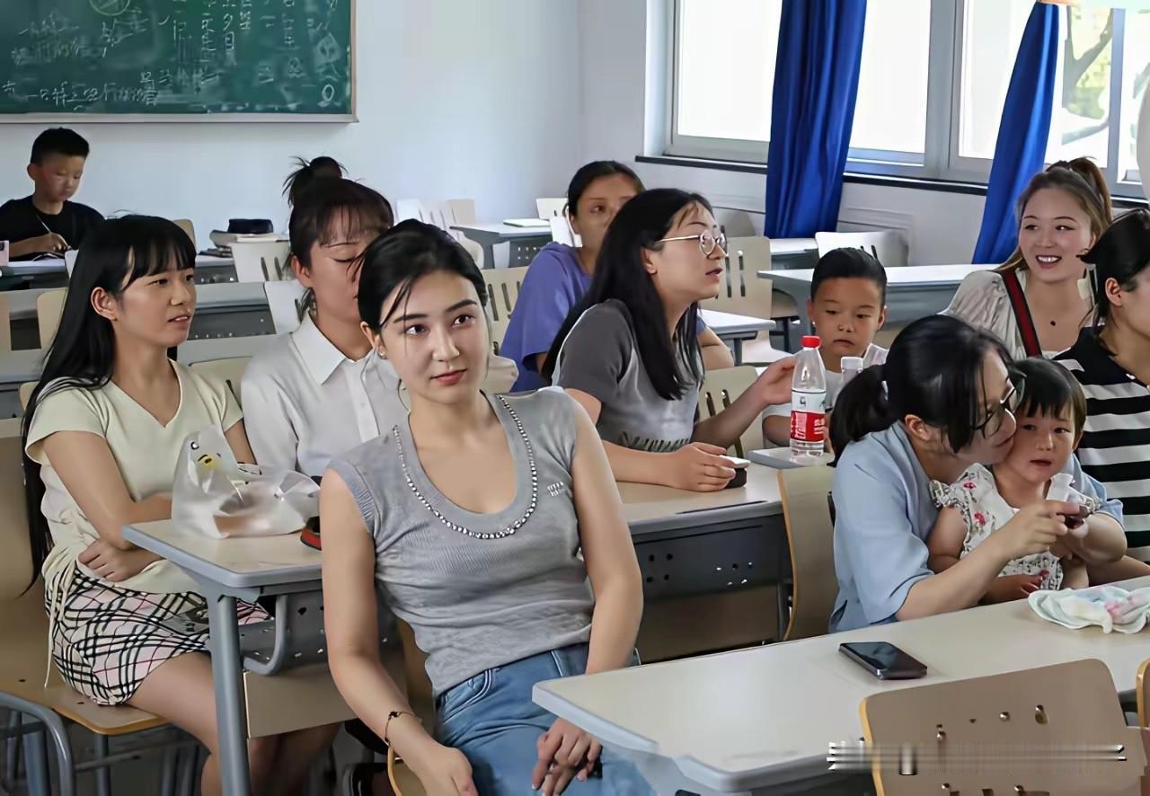 不得不承认，放在任何年代，这位家有的容貌都很能打。